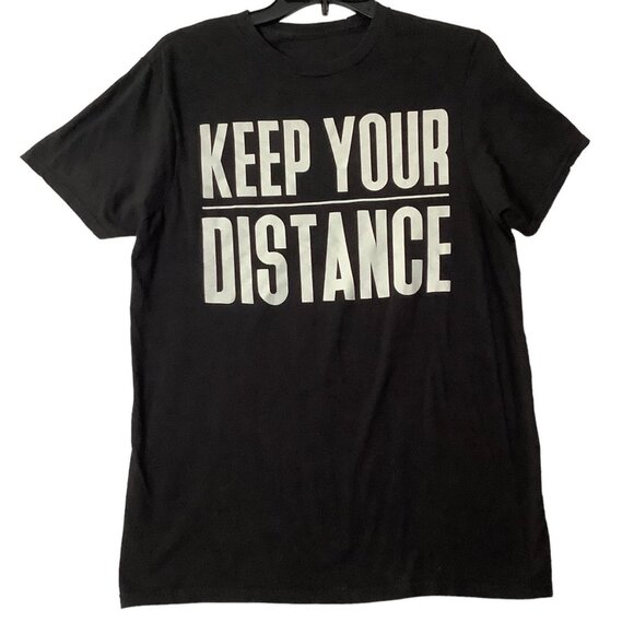 Keep Your Distance Graphic Tee T-Shirt Men Small Black Goth Zombie Apocalypse - Picture 1 of 3